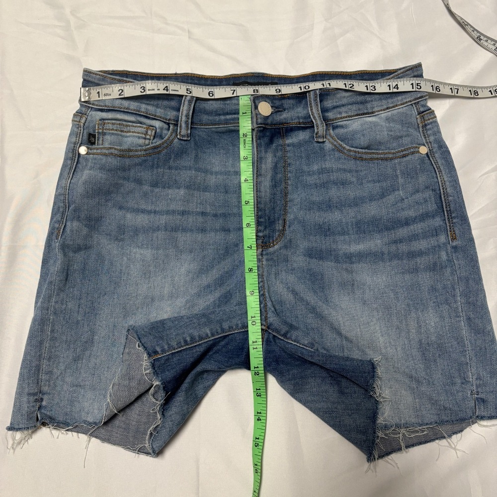 Judy Blue Womens L Los Angeles Denim Cutoff Shorts Light Wash‎ Frayed Hem Y2K - Picture 4 of 6